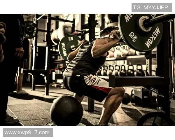 足球球星肌肉感塑造秘诀 揭秘运动员体能训练与营养管理的完美结合